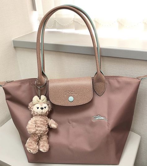 Longchamp Aesthetic Outfit, Longchamp Pink Outfit, Longchamp Aesthetic Bag, Long Champ, Long Champ Bag Outfit, Longchamp Bag Aesthetic, Pink Longchamp Bag, Longchamp Style, Brown Longchamp Bag