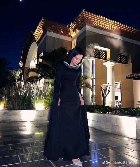 Modest Dresses Soiree, Hijabi Formal Dresses, Prom Dresses For Hijabis, Prom Dresses Hijab, Black Dress Hijab, Hijabi Prom Dress, Hijabi Dresses Soiree, Black Hijab Dress, Soiree Dresses For Hijab