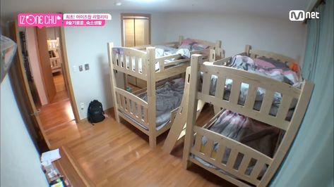 Idol Dorm, Kpop Trainee Dorm, Bunk Bed Decor, Dorm Planning, Dorm Layout, Korean Apartment, Dormitory Room, Study Room Decor, Cute Bedroom Decor