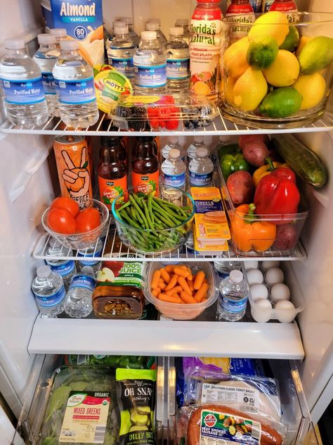 Aethstetic Fridge, Fridge Organising, Dream Refrigerator, Groceries Aesthetic, Fridge Goals, Stocked Fridge, Full Fridge, Sleeve Recipes, Healthy Fridge