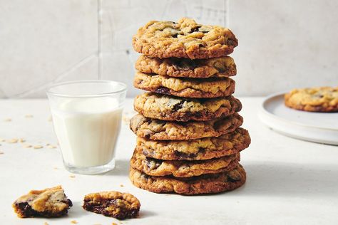 The cookies are soft & chewy, packed with chips & go beyond the standard chocolate chip cookie with nutty tasting oats. Make with King Arthur Baking. Dessert Favorites, Soft Chocolate Chip Cookies Recipe, King Arthur Recipes, Chocolate Chip Oatmeal Cookies, Oatmeal Chocolate Chip Cookie Recipe, King Arthur Baking, Soft Chocolate Chip Cookies, Recipes Cookies, Oatmeal Chocolate Chip