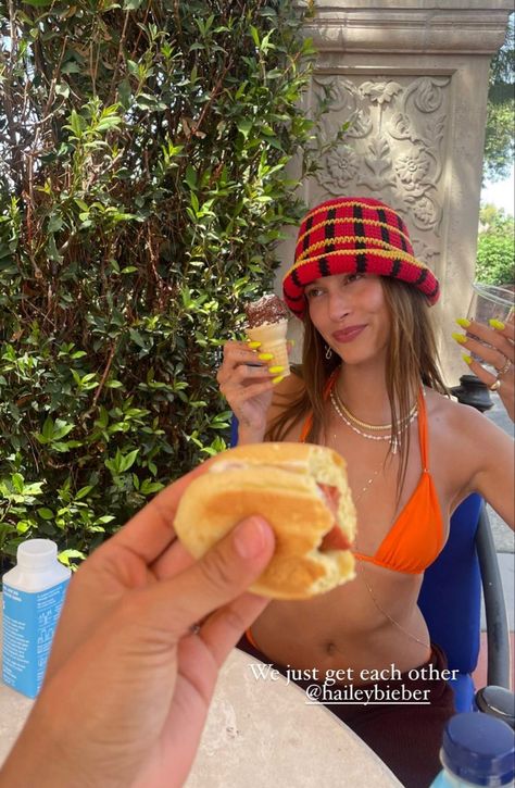 Bucket Hat Inspo, Bucket Hat Outfits, Bucket Hat Aesthetic, Kelia Moniz, Plaid Bucket Hat, Bucket Hat Outfit, Hailey Rhode, Hailey Bieber Style, Trendy Swimsuits