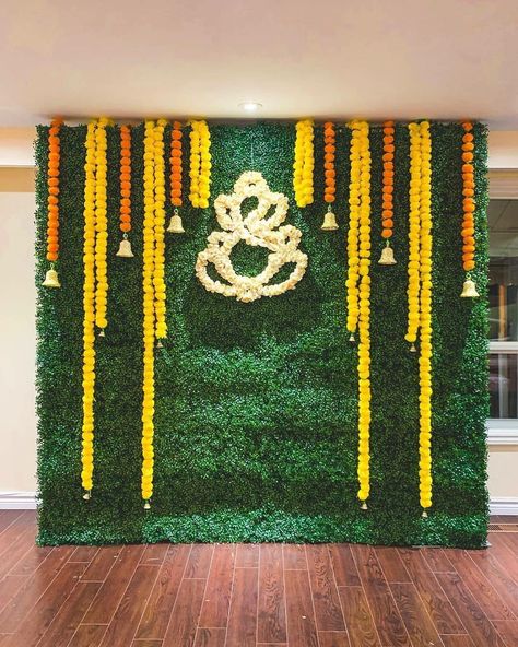 Decoration Ideas Marriage, Mahalaxmi Decoration Ideas, Gruhapravesham Decoration Ideas, Haldi Decoration At Home, Mehndi Ceremony Decorations, Mehndi Decoration Ideas, Mehendi Decoration, Ganpati Decoration Ideas, Indian Baby Shower Decorations