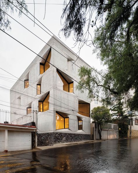 Recessed Apertures and Atypical Heft Distinguish a Mexico City Apartment House - Metropolis Aperture Architecture, Exposed Concrete Facade, Concrete Apartment, Concrete House Design, New York Architecture, Concrete Facade, Apartment House, Concrete Building, Exposed Concrete