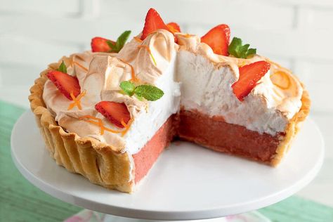 Strawberry Meringue Pie, Strawberry Meringue, Pancake Dessert, Meringue Pie Recipes, Rhubarb And Custard, Custard Cake, Strawberry Slice, Shortcrust Pastry, Meringue Pie