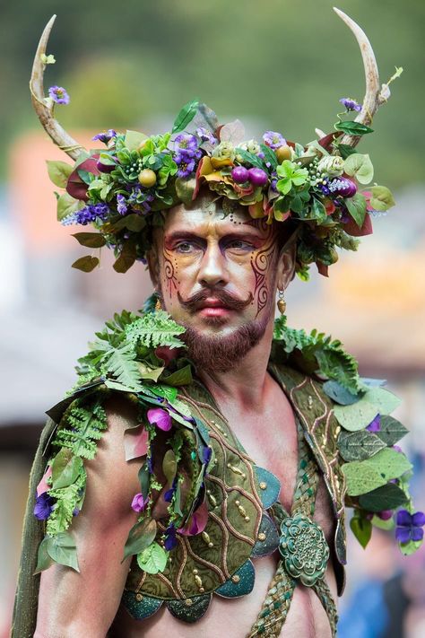 Oberon, New York Renaissance Faire. Costume Fleur, Faerie Costume, Male Fairy, Diy Nature, Ren Faire Costume, Drag Make-up, Fairy Festival, Fairy Clothes, Midsummer Nights Dream