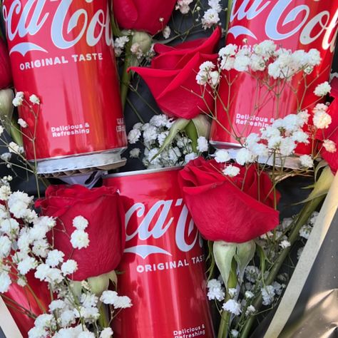 Coke with natural flowers bouquet 💐 Ramito natural con coca ❣️ - 🥤 - - #coke #soda #ramos #flowers #flower #bouquet #flowerbouquet #cute Natural Flowers, Flowers Bouquet, Flowers, Nature