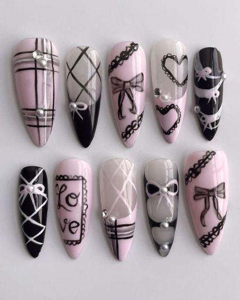 Goth Coquette Nails, Coquette Nails Black, Winter Goth Nails, Pastel Pink And Black Aesthetic, Sanrio Aesthetic Pink, Dark Coquette Nails, 200s Nails, Kpop Nails Ideas, Kpop Nails Designs