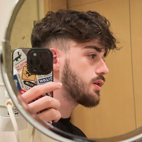 Men Fade Haircut Short, Mens Haircuts Short Hair, Gents Hair Style, Mens Hairstyle, Mens Hairstyles Thick Hair, Low Fade, Wavy Hair Men, Men Haircut Styles, Beard Styles For Men