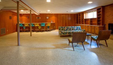 Finished basement 1940 Decor, Retro Vinyl Flooring, Retro Basement, Ranches Living, Retro House, 70s House, Ideal House, Mid Century Ranch, Awesome Architecture