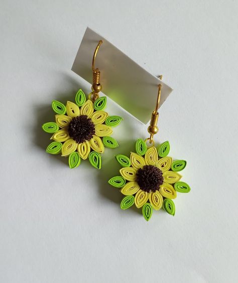 Quilling Art Jewellery, Paper Jewellery Diy, Quilling Jewelry Ideas, Diy Quilling Earrings, Quilling Keychains, Quilling Art Ideas, Quilling Rakhi, Quilling Mandala, Quilling Necklace