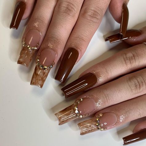 Brown Earthy Nails, Beige Nails Long, Beige And Gold Nails, Nails Earthy, Earthy Nails Acrylic, Nails Long Acrylic, Nails Beige, Long Acrylic Nail Designs, Beige Nails