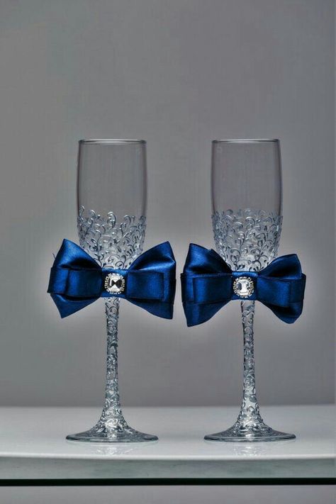 Silver And Navy Blue Wedding, Champaign Glasses, Grandparents Anniversary, Royal Blue Wedding Theme, Glass Decor Ideas, Grape Decor, Blue Wedding Decorations, Quince Decorations, Wedding Wine Glasses