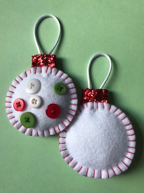 Free Felt Christmas Ornament Patterns - Cutesy Crafts A15 Felt Christmas Ornament Patterns, Felt Keyring, Felt Ornaments Diy, Buttons Crafts Diy, Diy Felt Christmas Ornaments, Christmas Fabric Crafts, Felt Crafts Christmas, Felt Christmas Decorations, Fun Christmas Crafts