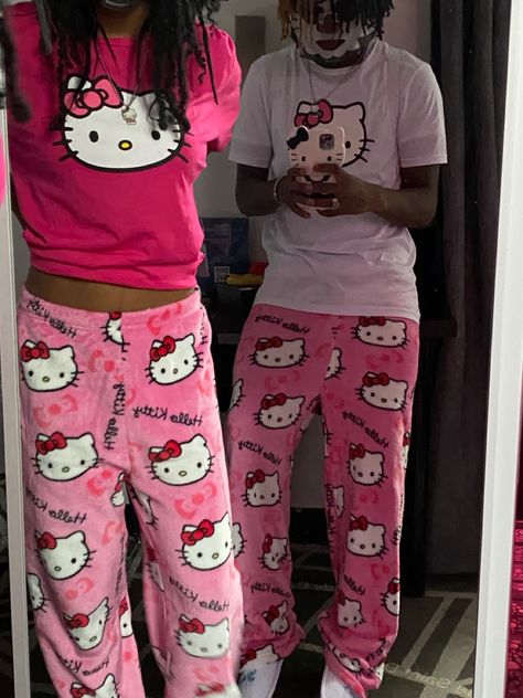 Hello Kitty Matching, Hello Kitty Pajamas, Images Hello Kitty, Hello Kitty Gifts, Kitty Clothes, Hello Kitty Clothes, Matching Pjs, Cute Couple Outfits, Cute Relationship Photos