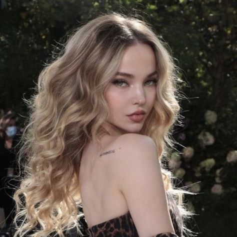 Alexander Volkov, Dove Cameron Style, Capricorn Women, Girl Celebrities, Dove Cameron, Dream Hair, Blonde Girl, Pretty Woman, Hair Inspo