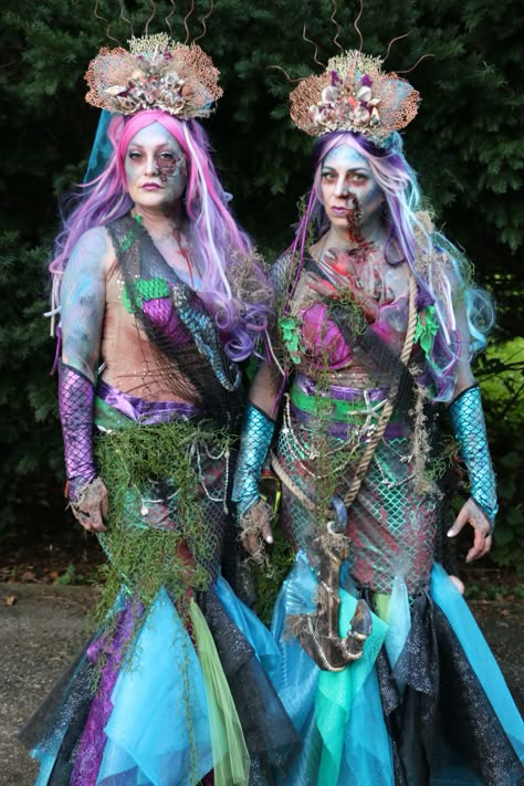 Mermaid Zombie, Zombie Mermaid, Scary Mermaid, Mermaid Family, Family Costumes Diy, Mermaid Makeup Halloween, Evil Mermaids, Siren Costume, Mermaid Halloween Costumes