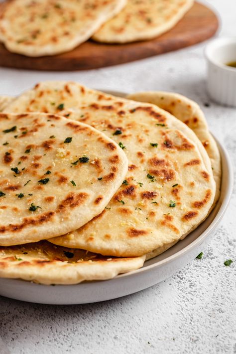 Vegan Garlic Naan Bread Recipe - Plantiful Bakery Vegan Garlic Naan, Garlic Naan Bread Recipe, Garlic Naan Bread, Naan Bread Recipe, Vegan Naan, Vegan Tikka Masala, Homemade Naan Bread, Recipes With Naan Bread, Indian Diet