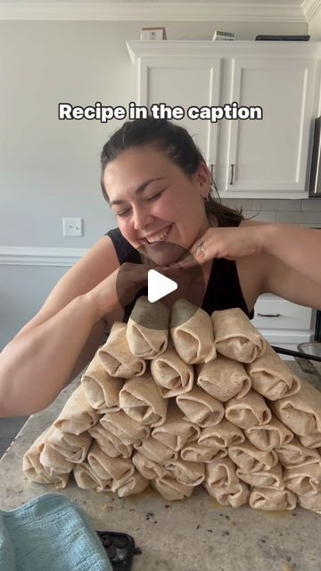 Sadie Chartrand | TheRealSlimSadie | Weight Loss on Instagram: "SHARE with someone who needs a quicker, easier morning, but also wants to lose weight!!!
•
This is a skill I teach my clients as part of my weight loss program! Sometimes we (me) hate meal prepping but also don’t have enough time to cook… so I dedicate 1 Sunday every few months to bulk prep different recipes (burritos are a go to) and freeze them so I have ready made foods I can heat up in the microwave or air fryer. Sooo here’s the recipe:
•
Slim Sadie breakfast burritos
•
INGREDIENTS:
40 tortillas
53 whole eggs
2 large cartons egg whites
3 (8oz) bags fat free mozzarella
3 lbs turkey bacon
3 lbs turkey sausage
Salt and pepper to taste
(Some green onion or green chilis if you happen to have them🤷🏼‍♀️)
•
1. Mix egg whites and Recipes Burritos, Green Chilis, Easy Morning, Turkey Bacon, Turkey Sausage, Canned Heat, Whole Eggs, Green Onion, Breakfast Burritos