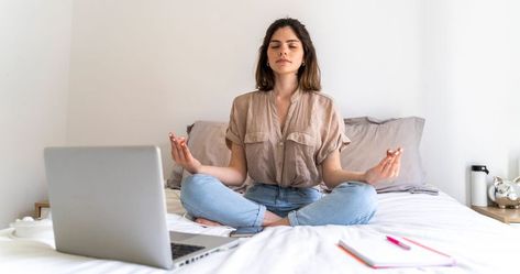 The Best Meditation Videos On YouTube for Sanity You Can Stream Sitting On Bed, Meditation Breathing, 5 Minute Meditation, Kundalini Meditation, Emotional Vampire, Viktor Frankl, Crystal Meditation, Meditation Corner, Hidden Agenda