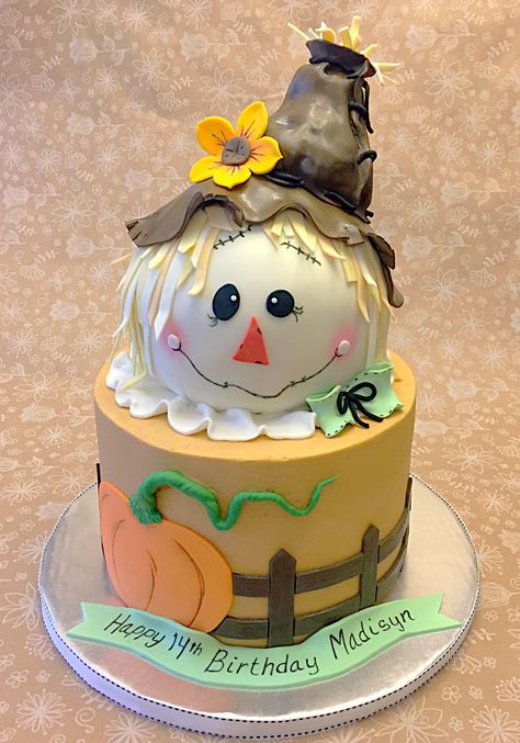 October Birthday Cake Ideas, Harvest Cake Decorating, Scarecrow Cake Ideas, Autum Cakes Ideas, Candy Corn Cake Decoration, Scarecrow Cupcake, Scarecrow Cake, Haloween Cakes, Fall Cake Pops