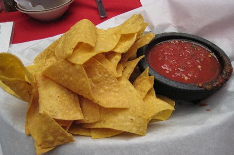 Chips and salsa Salsa Peppers, Pepper Salsa, Hot Salsa, Chips And Salsa, Reference Images, Sweet 16, Good Eats, Peppers, Chili