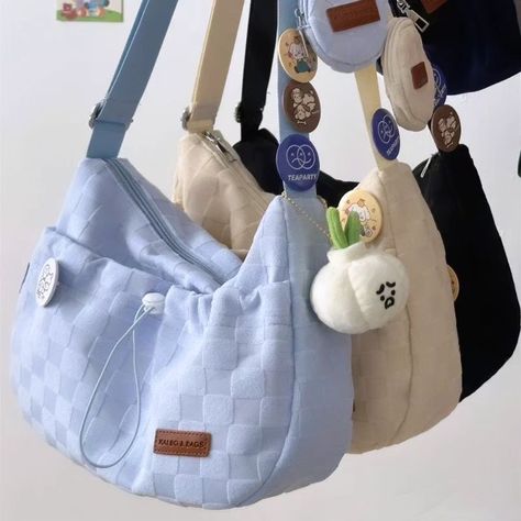 Designer Handbag Brands, Estilo Harajuku, Style College, Cute Crossbody Bags, Aesthetic Bags, Soft Pattern, Harajuku Style, Beg Tangan, Estilo Preppy