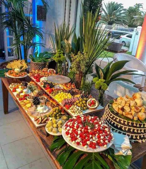 Buffet Styling, Buffet Set Up, Appetizers Table, Colorful Hairstyles, Buffet Decor, Party Food Buffet, Buffet Set, Catering Ideas Food, Charcuterie Inspiration