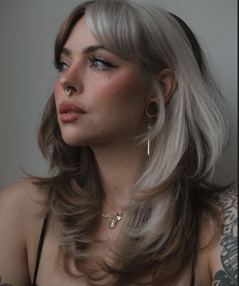 Shag Hair On Round Face, Blonde Hair Dark Peekaboo, Bangs And Layered Hair Shoulder Length, Block Placement Hair, Alt Women Haircut, Alternative Hair Natural Color, Women’s Edgy Haircuts, Stylish Long Haircut, Patchwork Hair Color