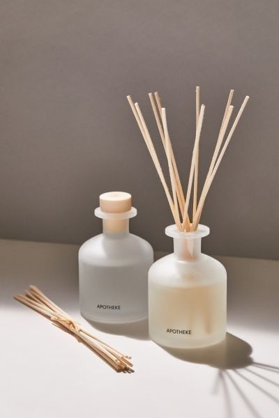 Reed Diffuser Packaging, Candle Photography Ideas, Lilin Aroma, Reed Diffuser Bottle, Fresh Lavender, Diffuser Sticks, Candles Photography, Room Diffuser, Diffuser Bottle