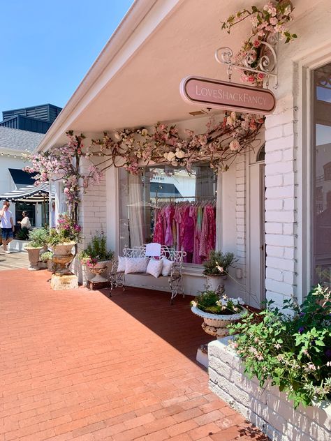 Beach Girly Vibes, Live Shack Fancy Aesthetic, Newport California, Beach Store Aesthetic, Newport Aesthetic, Newport Beach Aesthetic, Aesthetic Store, Newport Beach California Aesthetic, Love Shack Fancy Aesthetic