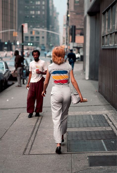 Robert Herman, 1983. Nyc Street Photography, Vintage 80s Fashion, Retro Nyc, Vintage Fashion 80s, 80s Inspired Outfits, Walking Poses, Walking City, New York City Photos, New York Photography