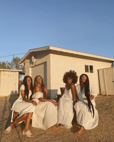 Joy Aesthetic, Black Joy, Filmmaking Inspiration, Sisters Photoshoot Poses, Sisters Photoshoot, Boho Beachy, Golden Honey, Green Hat, Black Femininity