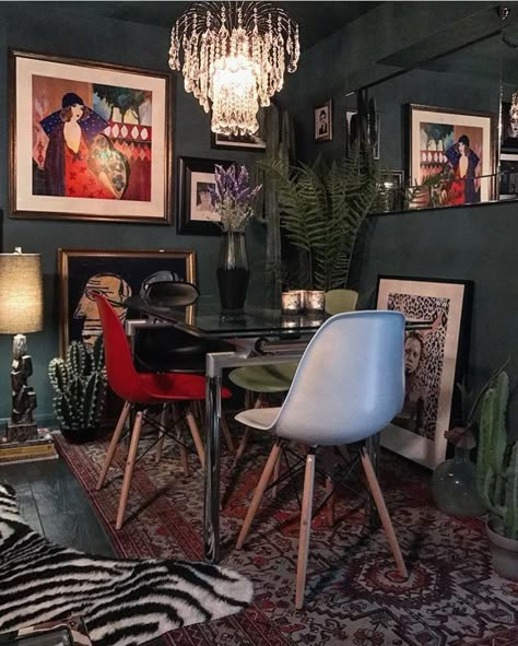 Maximalism Dining Room, Quirky Apartment, 80s Interior Design, 80s Interior, Home Decor Aesthetic, Aesthetic Home Decor, Home Aesthetic, Dark Interiors, Studio Apartment Decorating