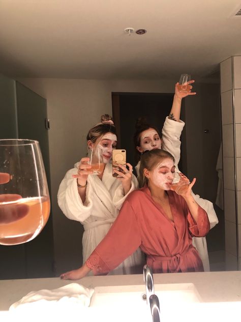 Aesthetic Besties, Weekend Aesthetic, Cabin Trip, Friend Photography, Wine Mom, Female Friendship, Pajama Party, Friends Mom, Female Friends