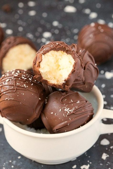 4-Ingredient Paleo Vegan Chocolate Coconut No Bake Balls (Keto, Low Carb, Sugar-Free)- an easy recipe for healthy chocolate coconut energy bites (bliss balls!)- A quick and easy protein-packed snack! #ketorecipe #energybites #energyballs #blissballs #paleorecipe #vegan #ketosisrecipe | Recipe on thebigmansworld.com Coconut Chocolate Balls, No Bake Balls, Coconut Balls Recipe, Coconut Energy Bites, Chocolate Coconut Balls, Bake Snacks, Ketosis Recipes, Keto Protein, Coconut Bites