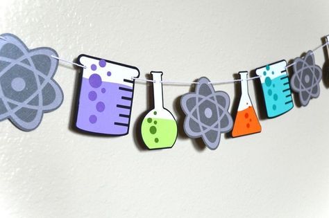 Science Class Decorations, Mad Scientist Theme, Birthday Party Garland, Science Lab Decorations, Science Party Decorations, Science Birthday Party Ideas, Mad Scientist Party, Chemistry Projects, Science Room