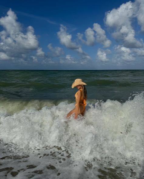 beach therapy 🤍 #endlesssummer#miami #florida #fyp #floridalife #beachday #beachtherapy #ocean #perfectday Miami Pictures Ideas, Miami Instagram Pictures, Miami Photo Ideas, Miami Pictures, Art For Walls, Beach Photo Inspiration, Beach Therapy, Florida Pictures, Miami Photos