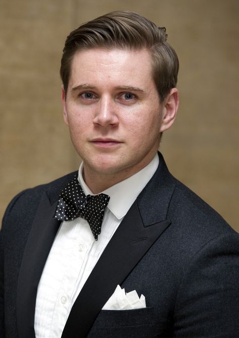 Branson Downton Abbey, Tom Branson, Rose Rp, Allen Leech, Downton Abbey Movie, Downton Abbey Cast, Julian Fellowes, Mens Formalwear, British Movies