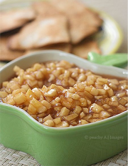 Apple pie salsa and cinnamon sugar tortillas Apple Pie Dip, Cinnamon Sugar Tortillas, Pie Dip, Peach Kitchen, Kid Meals, Sweet Dips, Cooked Food, Food Party, Dessert Dips