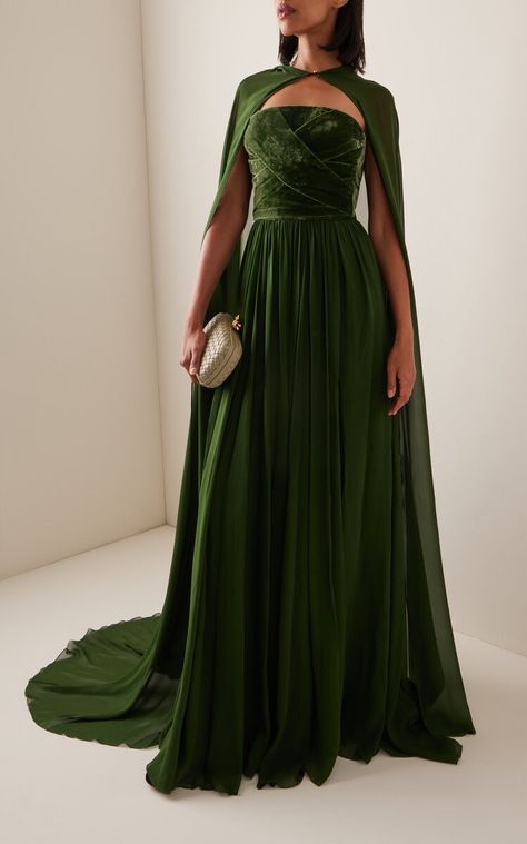 Dress Ethereal, Sparkly Gown, Emerald Green Dress, Emerald Green Dresses, Outfit Wedding Guest, Royal Dresses, Velvet Gown, Simple Pakistani Dresses, Grad Dresses