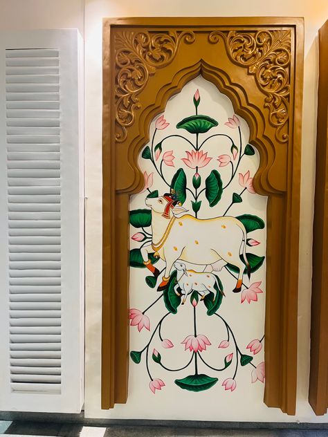 Wallpaper For Pooja Room, Mandir Backdrop, Puja Door, How To Start Painting, Pichwai Art, Street Art Love, Canvas Art Painting Acrylic, Earthy Home Decor, Antique Wall Decor