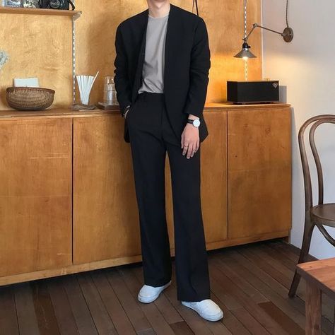 Black Blazer Casual, Sleeves Outfit, How To Wear Shirt, Stylish Mens Suits, Semi Formal Outfits, Outfit Korean Style, Simple Casual Outfits, Streetwear Inspiration, Pants Outfit Men