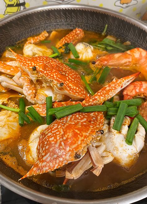 Korean Crab Stew Recipe, Korean Crab Soup, Spicy Crab Soup, Korean Crab Stew, Korean Crab Recipes, Crab Stew Recipe, Ramen Ideas, Crab Stew, Korean Crab