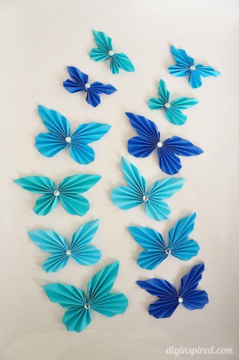 So addicting to make! DIY Accordion Paper Butterflies with ASTROBRIGHTS® #Colorize - Put them on paper lanterns or use for paper crafting. Butterflies Diy, Diy Flower Boxes, Paper Lanterns Diy, Origami Butterfly, Paper Butterflies, Paper Butterfly, Butterfly Crafts, Paper Flowers Diy, Mason Jar Diy