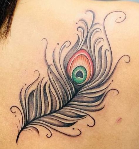 Feather tattoos look easily and naturally, but what are their meanings and where did they come from? We have compiled all the information in one place along with six dozen cool ideas that you're sure to love. Peacock Feathers Tattoo, Rudraksh Tattoo, Feather Tattoo Black, Flute Tattoo, Feather Tattoo Ideas, Feather Tattoo Colour, Bird Silhouette Tattoos, Chest Tattoo Stencils, Fly Tattoo