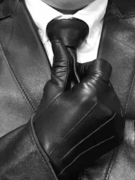 Beauty Magazine, Sharp Dressed Man, Well Dressed Men, Gentleman Style, Mens Gloves, Mens Fashion Trends, Suit And Tie, Leather Gloves, Well Dressed