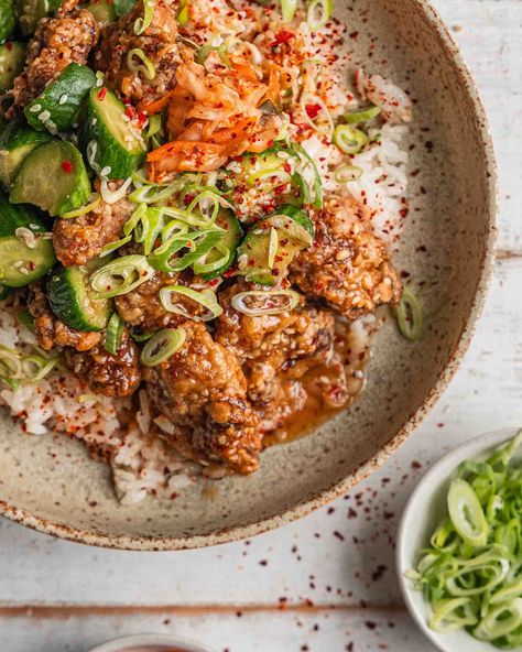 This recipe creates a delicious and satisfying Japanese-inspired bowl with crispy air fryer chicken karaage. Air Fryer Karaage Chicken, Karaage Chicken, Chicken Karaage, Crispy Air Fryer Chicken, Miso Glaze, Quick And Easy Soup, Air Fried Chicken, Air Fryer Chicken, Chinese Cooking