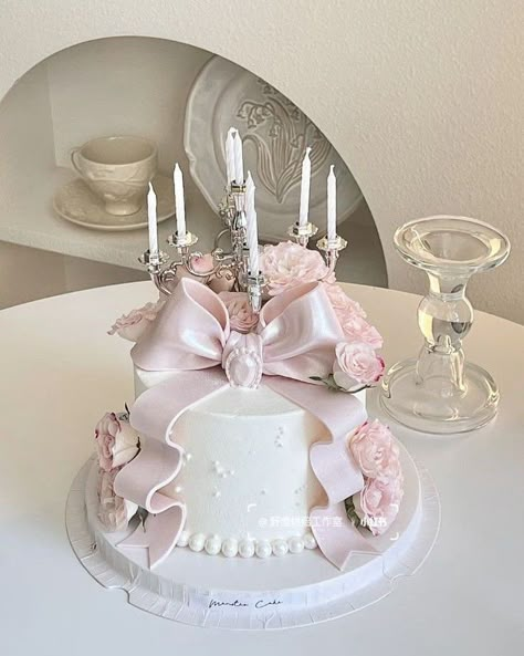 Bolo Vintage, Ribbon Cake, Vintage Birthday Cakes, Sweet 17, 달력 디자인, Bow Cakes, 16 Birthday Cake, Pink Birthday Cakes, Mini Cakes Birthday