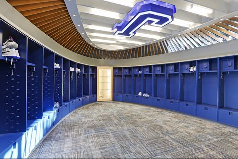 High School Locker Room, Locker Room Design, School Locker Room, Athletic Locker, High School Gym, High School Lockers, Bloxburg School, Williams College, Sports Locker